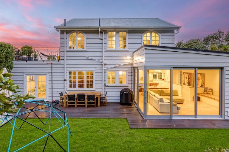 Photo of property in 32 Mccoll Street, Vogeltown, Wellington, 6021