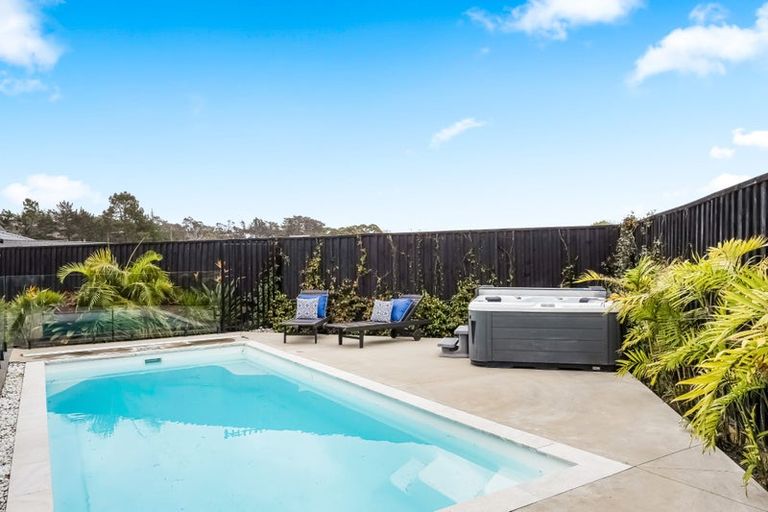 Photo of property in 7 Somerset Place, Stanmore Bay, Whangaparaoa, 0932