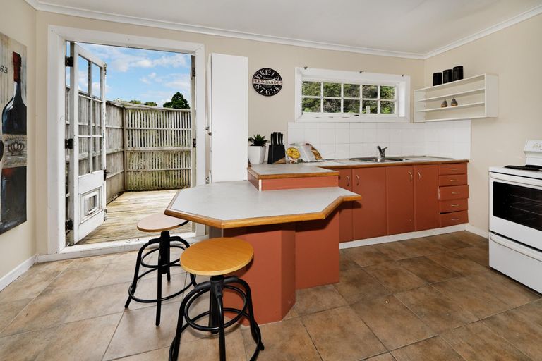 Photo of property in 749 South Titirangi Road, Titirangi, Auckland, 0604