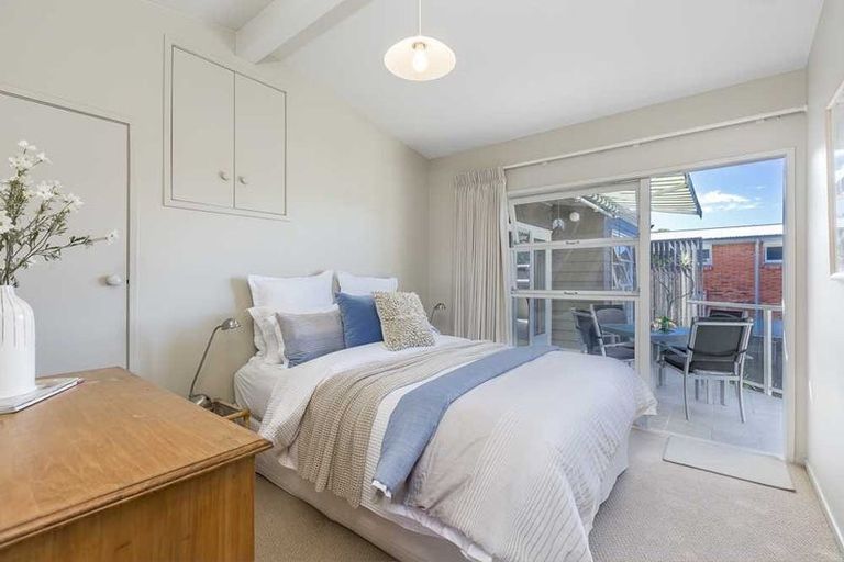 Photo of property in 21a Seaview Road, Castor Bay, Auckland, 0620