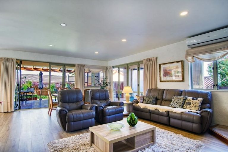 Photo of property in 79 Royal Road, Massey, Auckland, 0614