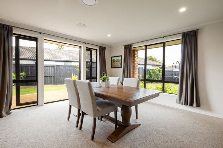 Photo of property in 32 Winchester Place, Rototuna North, Hamilton, 3210