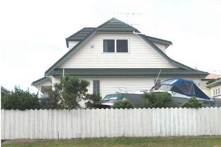 Photo of property in 68a Browns Bay Road, Rothesay Bay, Auckland, 0630