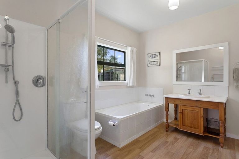 Photo of property in 54 Victoria Street, Oxford, 7430