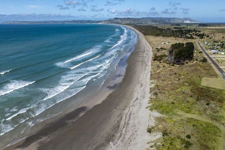 Photo of property in 8 Katrin Place, Mahia, 4198