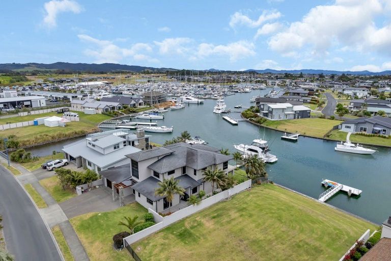 Photo of property in 12 Rauiri Drive, One Tree Point, 0118