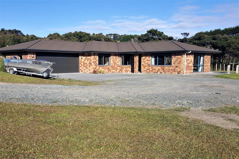 Photo of property in 136 Stratford Drive, Cable Bay, 0420