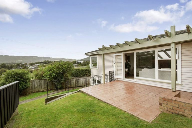 Photo of property in 64 Larsen Crescent, Tawa, Wellington, 5028