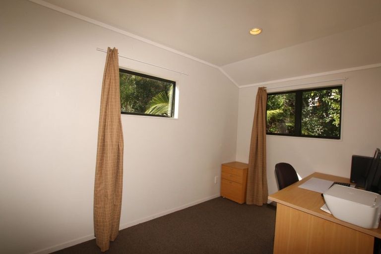 Photo of property in 2/29 Beaudine Avenue, Glenfield, Auckland, 0629
