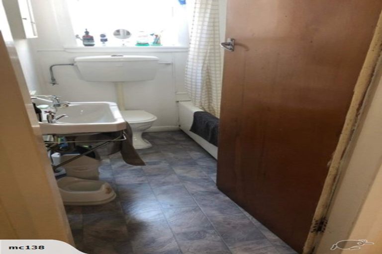 Photo of property in 218 Clyde Street, Island Bay, Wellington, 6023