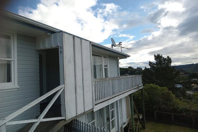 Photo of property in 32 Castle Crescent, Stokes Valley, Lower Hutt, 5019