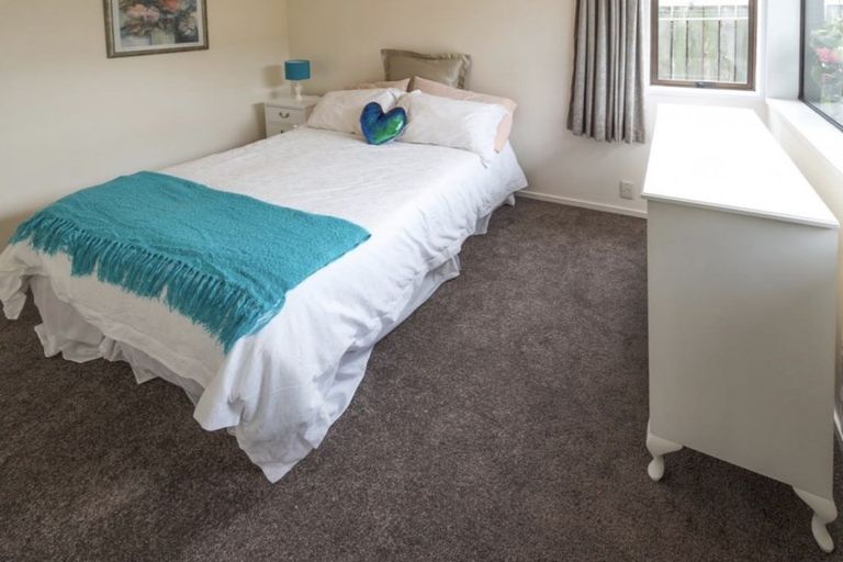 Photo of property in 14a Bungalore Place, Half Moon Bay, Auckland, 2012