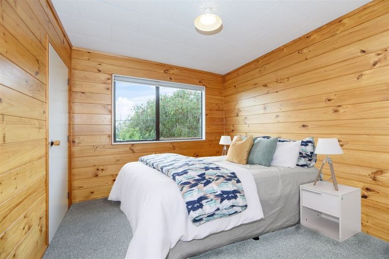Photo of property in 1/57 Cliff View Drive, Green Bay, Auckland, 0604