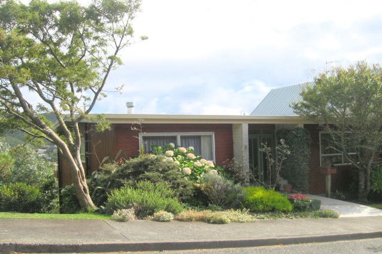 Photo of property in 6 Parklands Drive, Karori, Wellington, 6012