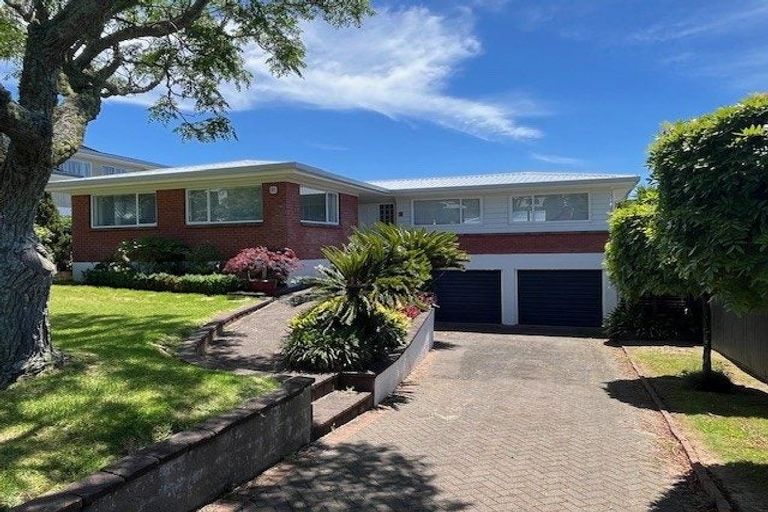 Photo of property in 3 Copperfield Terrace, Mellons Bay, Auckland, 2014