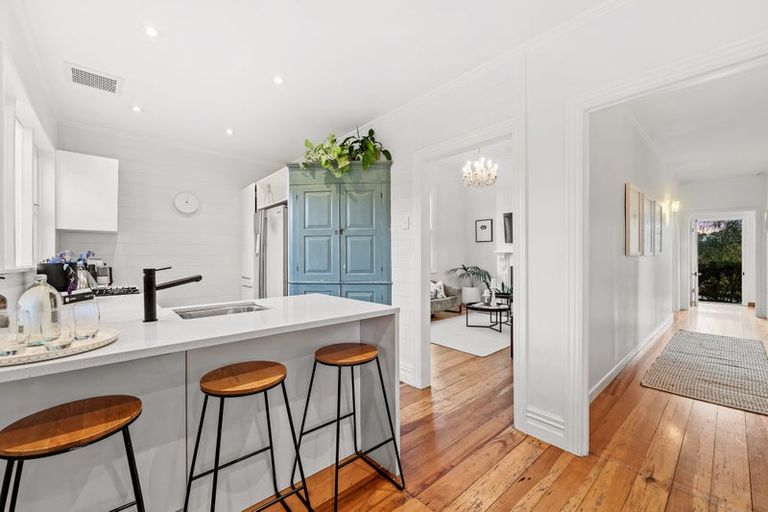 Photo of property in 21 Clarence Road, Northcote Point, Auckland, 0627