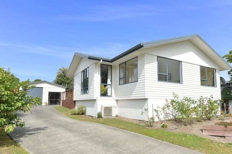Photo of property in 33 Shearwater Street, One Tree Point, 0118