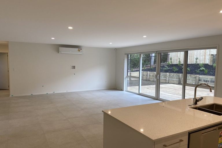 Photo of property in 5 Maraeariki Avenue, Orewa, 0931