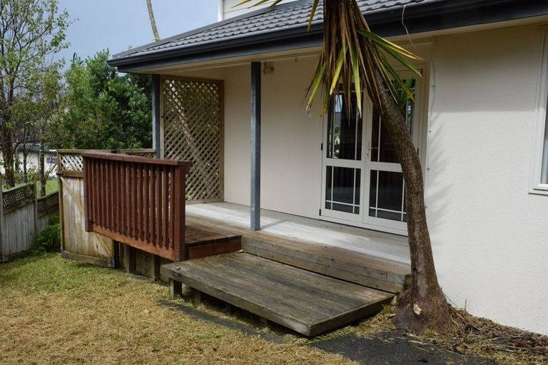 Photo of property in 13 Noel Williams Place, Windsor Park, Auckland, 0630