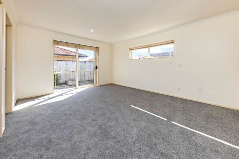 Photo of property in 16 Mordane Place, Flat Bush, Auckland, 2016