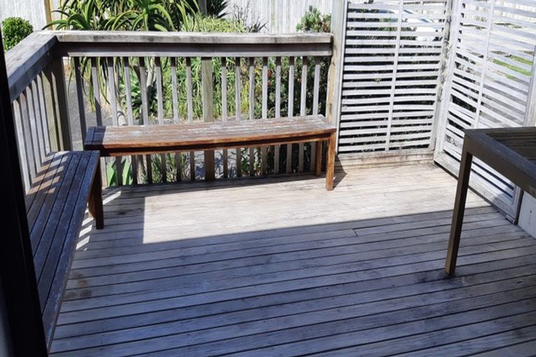 Photo of property in 3/84 Pupuke Road, Hillcrest, Auckland, 0627