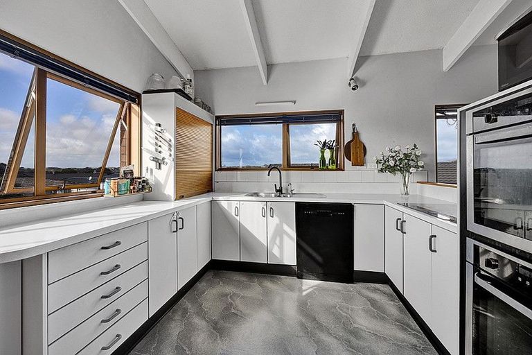 Photo of property in 20 Tiverton Crescent, Whalers Gate, New Plymouth, 4310