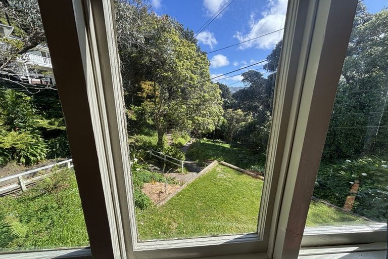 Photo of property in 21 Grass Street, Roseneath, Wellington, 6011