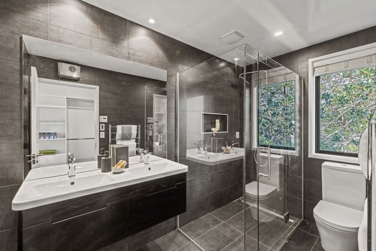 Photo of property in 62 Straven Road, Fendalton, Christchurch, 8014