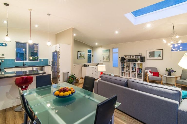 Photo of property in Fernhill Flats, 2/324 The Terrace, Te Aro, Wellington, 6011