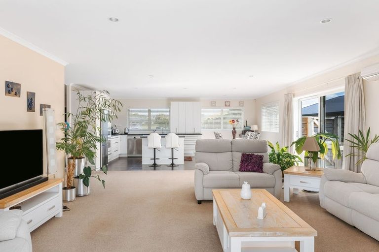 Photo of property in 15 Parkland Rise, Omokoroa, 3114