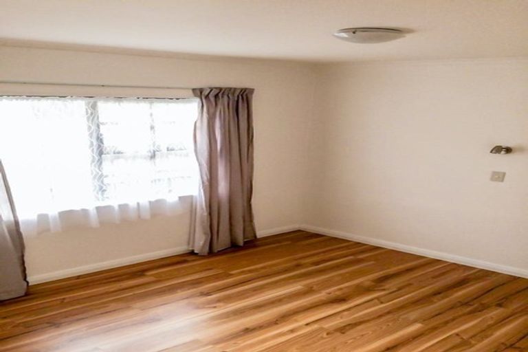 Photo of property in 1 Carbine Court, Awapuni, Palmerston North, 4412