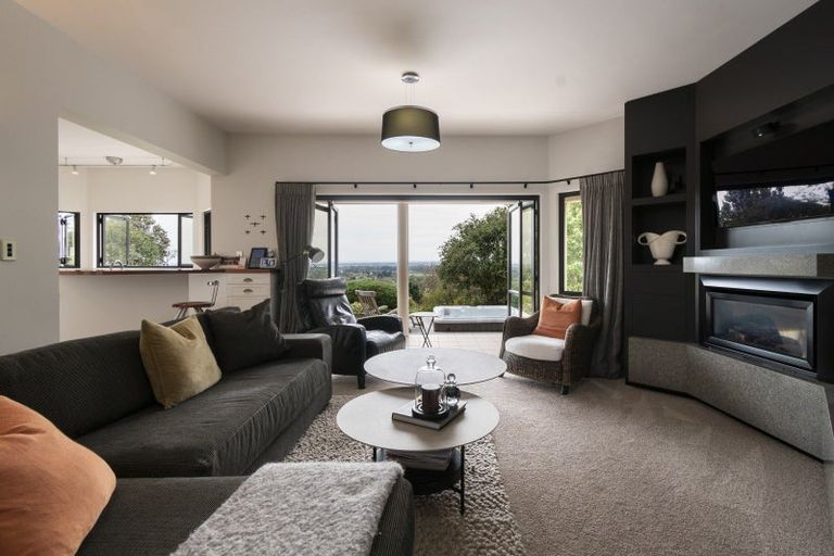 Photo of property in 70 Waicola Drive, Fitzherbert, Palmerston North, 4471