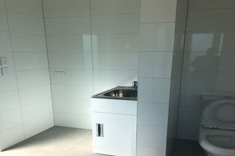 Photo of property in 2 Riroriro Close, Papakura, 2110