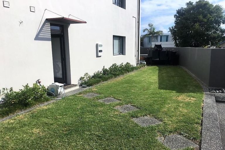 Photo of property in 49a Renoir Street, West Harbour, Auckland, 0618