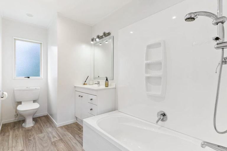 Photo of property in 10 Owl Court, Unsworth Heights, Auckland, 0632