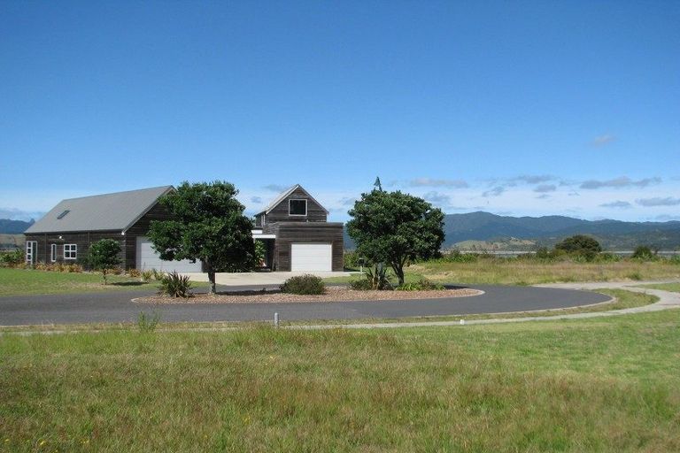 Photo of property in 132 Kelly Jade Avenue, Matarangi, Whitianga, 3592