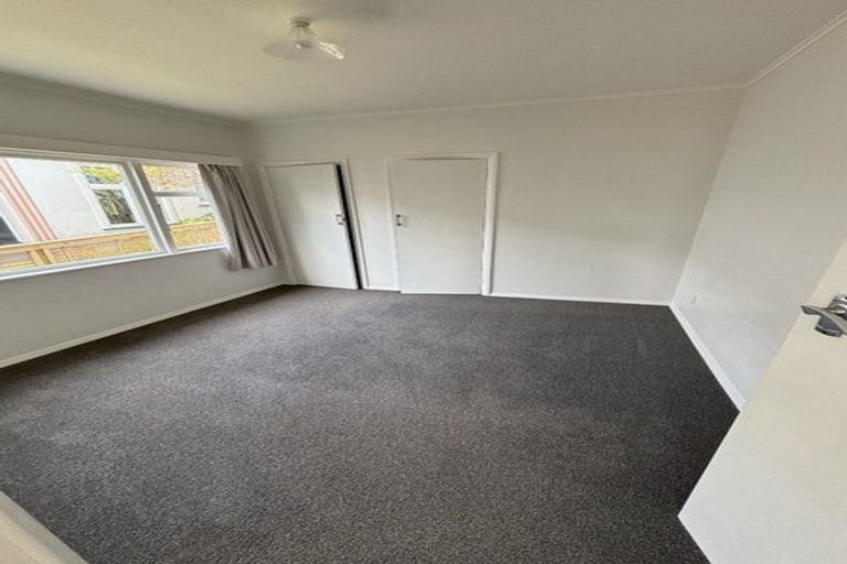 Photo of property in 35 Cavendish Square, Strathmore Park, Wellington, 6022