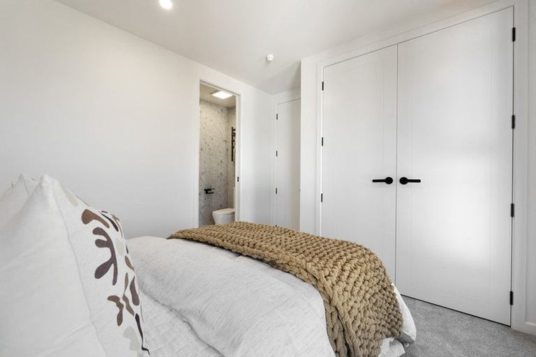 Photo of property in 69b Chivalry Road, Glenfield, Auckland, 0629