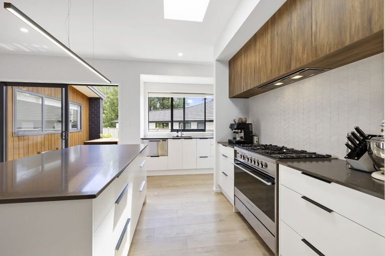 Photo of property in 7 Matau Lane, Ferndale, New Plymouth, 4310