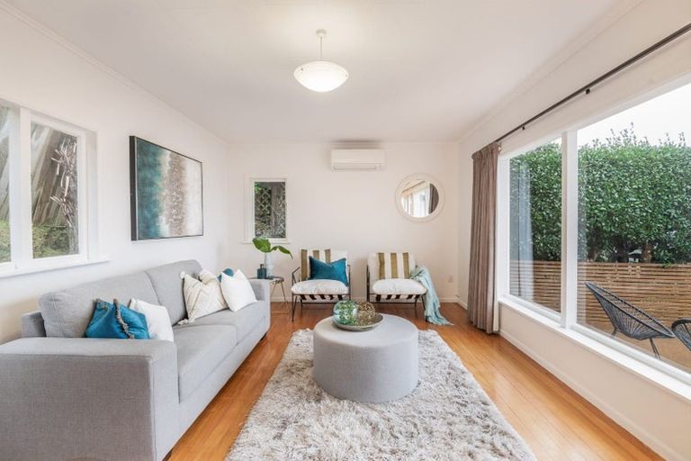 Photo of property in 119 Ruskin Road, Newlands, Wellington, 6037