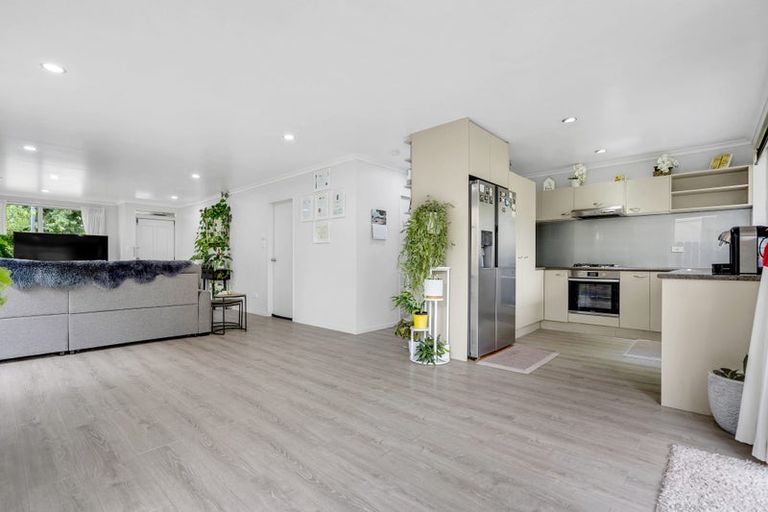 Photo of property in 52 Bruce Pulman Drive, Takanini, 2112