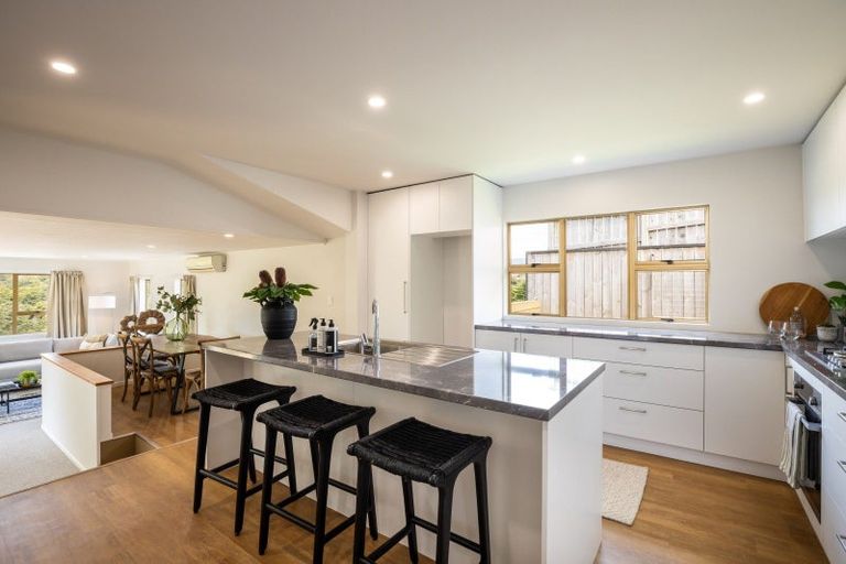 Photo of property in 9 Fairview Place, Westown, New Plymouth, 4310