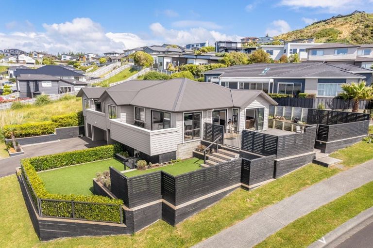 Photo of property in 51 Endeavour Drive, Whitby, Porirua, 5024