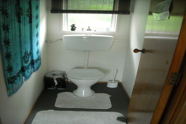 Photo of property in 104 Bethells Road, Waitakere, Henderson, 0781