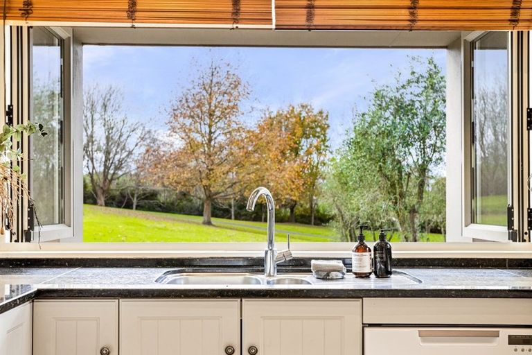 Photo of property in 246 State Highway 16, Kumeu, 0892