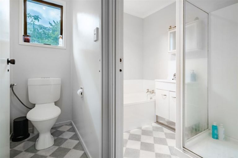 Photo of property in 90 Kemp Road, Massey, Auckland, 0614