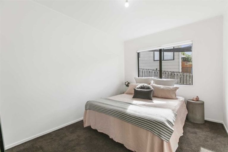 Photo of property in 1/95 Hobsonville Road, West Harbour, Auckland, 0618