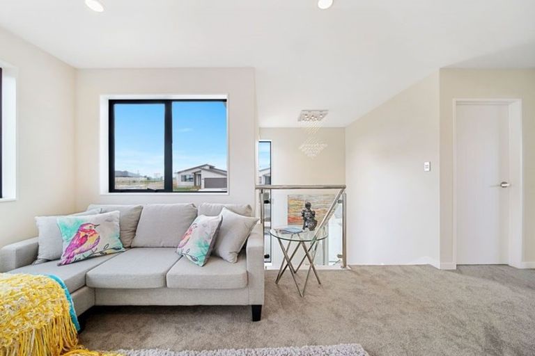 Photo of property in 78 Twin Parks Rise, Papakura, 2110