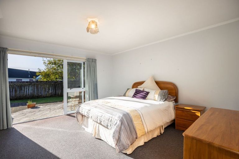 Photo of property in 3a Kinross Drive, Merrilands, New Plymouth, 4312