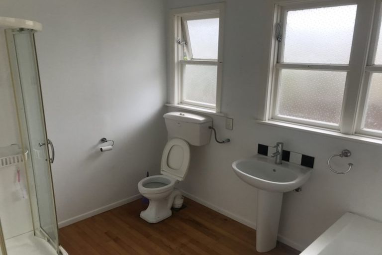 Photo of property in 16 Diane Grove, Paparangi, Wellington, 6037